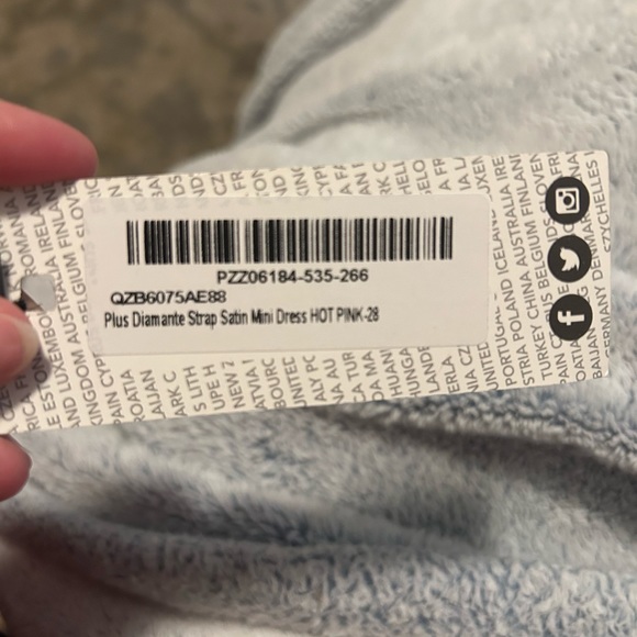 Boohoo Pink satin dress - Picture 3 of 6